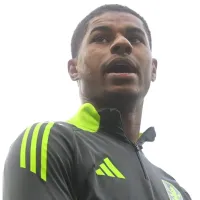 Barcelona tenta a contratação de Dumfries após fechar acordo pela chegada de Rashford