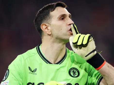 Aston Villa topa vender Dibu Martínez ao Manchester United por 300 mi