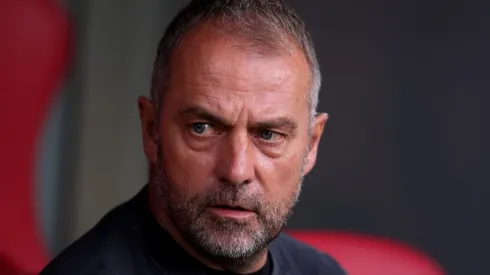 Hansi Flick vai mudar o esquema do Barcelona.