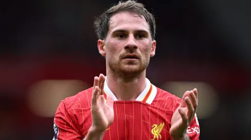 O nome de Alexis Mac Allister voltou a circular com força no mercado europeu após sua ausência em um amistoso do Liverpool. (Photo by Justin Setterfield/Getty Images)