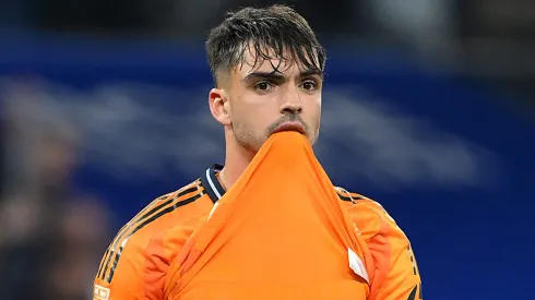 Xabi Alonso desconfia da qualidade de Raúl Asencio e zagueiro perde credibilidade no Real Madrid. (Photo by David Ramos/Getty Images)