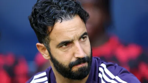 Manchester United pode reintegrar afastados se não forem vendidos, diz Amorim