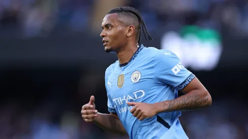 O Manchester City está disposto a negociar a saída de Manuel Akanji nesta janela de verão. (Photo by Alex Livesey/Getty Images)