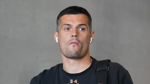 Granit Xhaka troca o Bayer Leverkusen para voltar à Premier League pelo Sunderland. (Photo by Pau Barrena/Getty Images)