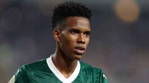 Estêvão, ex-Palmeiras, pode perder minutos no Chelsea em caso da contratação de Garnacho. (Photo by Dan Mullan/Getty Images)