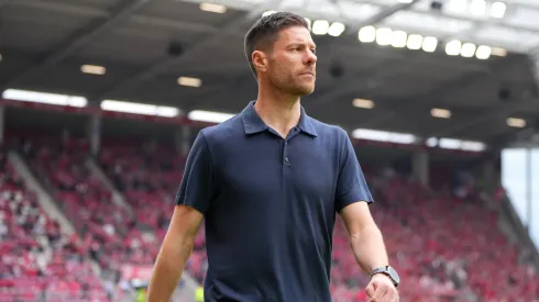 Xabi Alonso em jogo do Bayer Leverkusen