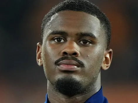 Chelsea contrata Jorrel Hato para reforçar defesa