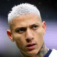 Tottenham vence Arsenal e disputa entre Richarlison e Gabriel Magalhães na web