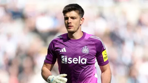O goleiro do Newcastle pode perder a titularidade com a chegada de Ramsdale, o que abriria caminho para uma mudança. (Photo by George Wood/Getty Images)