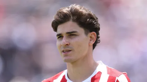 Barcelona prioriza acordo com Julián Alvarez para 2026.