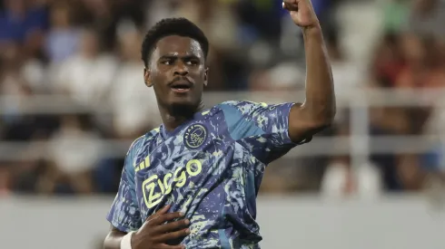 Jorrel Hato é agora jogador do Chelsea