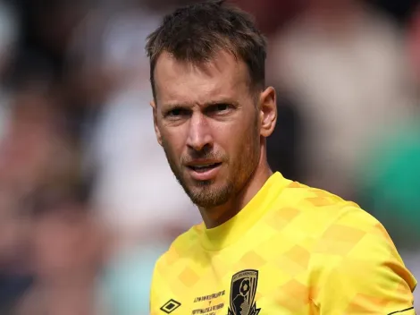 Botafogo encaminha a contratação de Neto, ex-goleiro do Barcelona