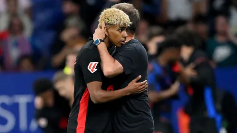 Lamine Yamal e Hansi Flick pelo Barcelona