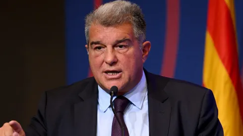 Presidente do Barcelona, Laporta abre negociações para tirar Julián Álvarez do Atlético de Madrid (Photo by David Ramos/Getty Images)