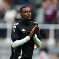 Liverpool hesita por Isak após gastar £80 mi em Ekitike, diz Carragher