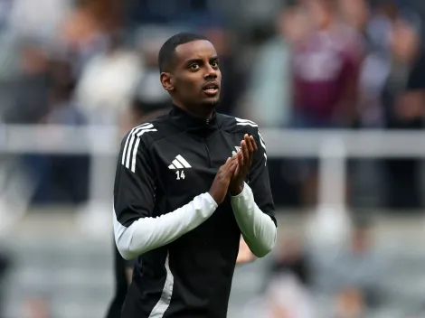 Liverpool hesita por Isak após gastar £80 mi em Ekitike, diz Carragher