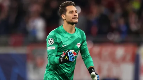 Janis Blaswich, ex-RB Leipzig, será o novo goleiro reserva do Bayer Leverkusen na temporada 2025/26. Foto: Maja Hitij/Getty Images