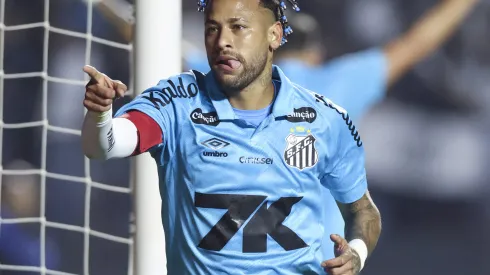 Neymar reprova gramado sintético (Photo by Alexandre Schneider/Getty Images)