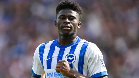 O Manchester United está focado em reforçar seu elenco com jovens talentos, e Carlos Baleba, do Brighton, aparece como alvo prioritário. Foto: Mike Hewitt/Getty Images