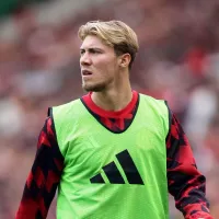 Manchester United apresenta termos e valor milionário para negociar Rasmus Hojlund com o Milan