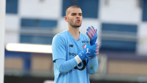 O Paris Saint-Germain oficializou a contratação de Lucas Chevalier, jovem goleiro francês de 23 anos, em negociação de 55 milhões de euros com o LOSC. (Photo by Claudio Villa/Getty Images)