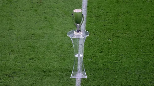 Taça da Supercopa da UEFA 2025 (Photo by Laszlo Szirtesi/Getty Images)