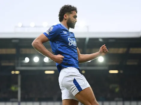 Sem agente, Calvert-Lewin busca acordo com o Manchester United