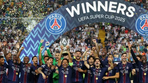 O PSG mostrou que desistir não é opção. Perdendo por 2 a 0, buscou o empate no fim e superou o Tottenham nos pênaltis para faturar a Supercopa 2025. (Photo by Claudio Villa/Getty Images)