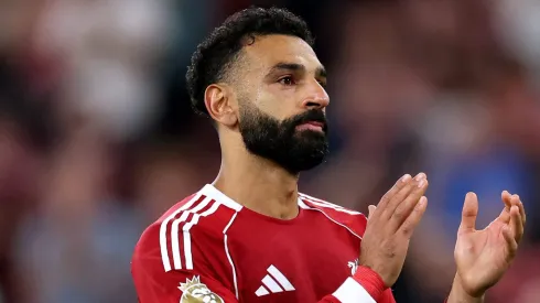 Salah marcou e se emocionou com a memória do jogador. (Photo by Michael Steele/Getty Images)