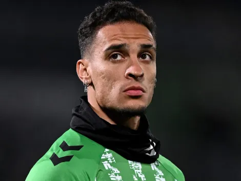 Antony aceita renovar com o Manchester United para voltar ao Real Betis