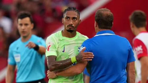 Raphinha em ação pelo Barcelona. (Photo by Alex Caparros/Getty Images)