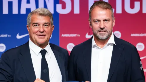 Joan Laporta, presidente do Barcelona e Hansi Flick, técnico do time. Foto: Eric Alonso/Getty Images