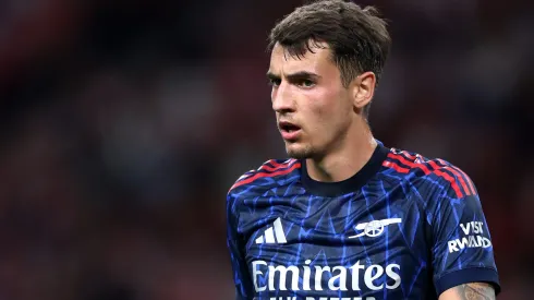 Kiwior em campo pelo Arsenal – Photo: Yong Teck Lim/Getty Images