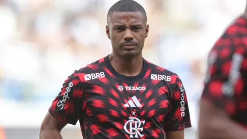 Flamengo pode acertar a venda de De La Cruz ao River Plate em acordo de R$ 109 milhões.