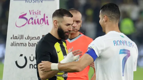 Cristiano Ronaldo e Benzema se enfrentando na Arábia Saudita. Foto: Yasser Bakhsh/Getty Images