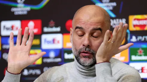 Treinador Pep Guardiola em coletiva. (Foto: Alex Livesey/Getty Images)
