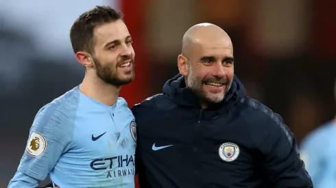 Guardiola e Bernardo Silva, pelo Manchester City. (Foto: Catherine Ivill/Getty Images)