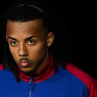Barcelona realiza cerimônia oficial para anunciar renovação de Jules Koundé até 2030