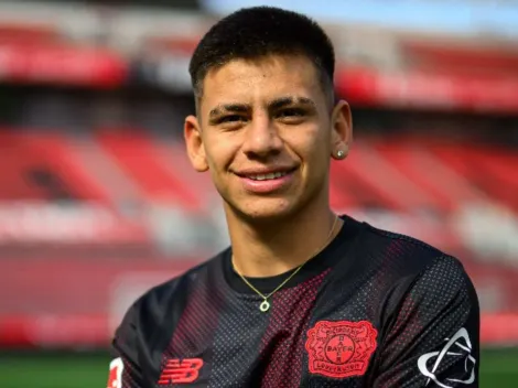 Echeverri recebe camisa 9 e é apresentado no Leverkusen