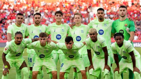 Jogadores do Barcelona, em campo. (Foto: Alex Caparros/Getty Images)