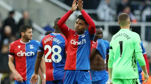 Matheus Franca, do Crystal Palace, aplaude a torcida após a partida da Premier League entre Newcastle United e Crystal Palace, no St. James Park, em 21 de outubro de 2023, em Newcastle upon Tyne, Inglaterra. Foto: Ian MacNicol/Getty Images