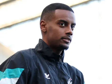 Newcastle recusa £110 milhões por Isak; Howe abre porta para retorno