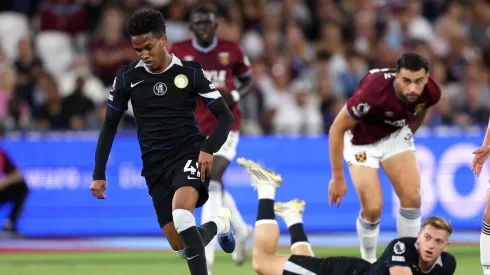 Na vitória sobre o West Ham, Estêvão Willian marcou seu nome na história do Chelsea ao se tornar o mais jovem a dar uma assistência pelo clube na Premier League. (Photo by Julian Finney/Getty Images)