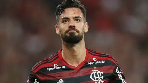 Ex-Flamengo, Pablo Marí pode voltar ao Brasileirão para jogar no Botafogo. Foto: Buda Mendes/Getty Images