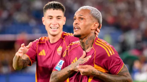 Após silenciar críticos e conquistar a torcida, Wesley se firma como promessa no futebol europeu e símbolo de esperança para a nova temporada italiana. (Foto: Divulgação /Twitter AS Roma)