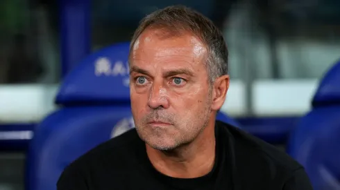 Hansi Flick em ação pelo Barcelona.