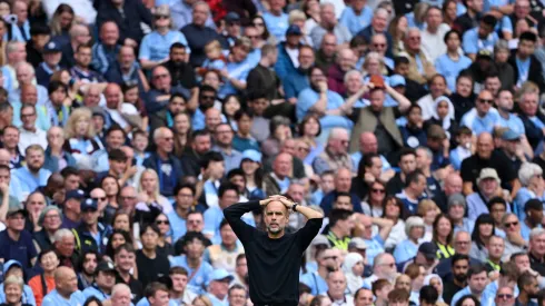 Pep Guardiola, técnico do Manchester City, reage durante a partida da Premier League entre Manchester City e Tottenham Hotspur no Etihad Stadium, em 23 de agosto de 2025, em Manchester, Inglaterra. Foto: Shaun Botterill/Getty Images