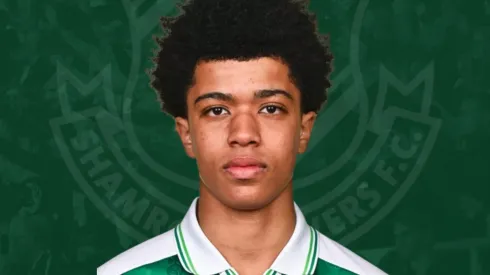 Jovem vem disputando Conference League pelo clube irlandês (Foto: Site oficial do Shamrock Rovers)