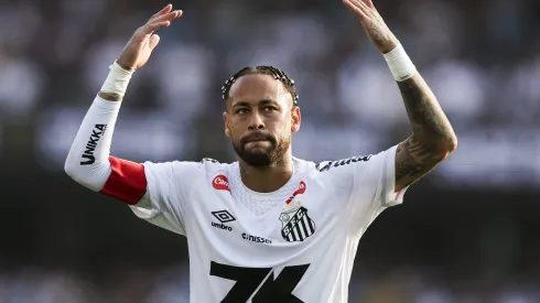 Neymar vive dilema com lesão na carreira. (Photo by Alexandre Schneider/Getty Images)