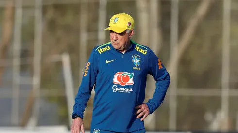 Carlo Ancelotti comandando a Seleção Brasileira. Foto: Miguel Schincariol/Getty Images